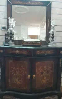 آینه و شمعدان و میز آرایش کاملا سالم