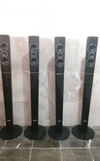 چهار عدد باند کنار تلویزیون