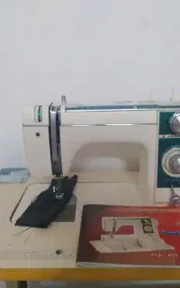 چرخ خیاطی ژانومه اصل وبدنه فلز بسیار کم کار
