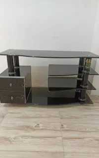 میز تلویزیون شیشه ای