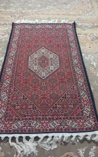 یک عدد فرش در اندازه ۱۱۲در۱۸۵