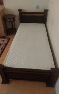 تخت تک نفره ودراوروآینه درحدنو