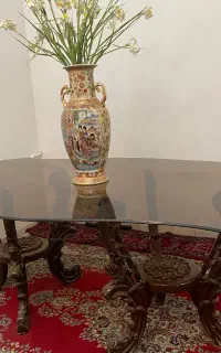 میز غذا خوری هست نفره شیشه ایی بدون صندلی