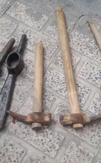 تیشه وکلنگ پتک کاشی کاری