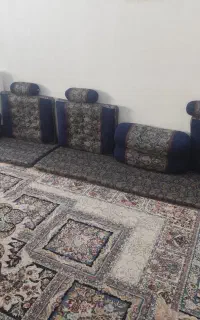 نشیمن و پشتی شاه نشین