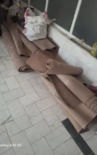 مقداری موکت  که نیاز به شستشو داره