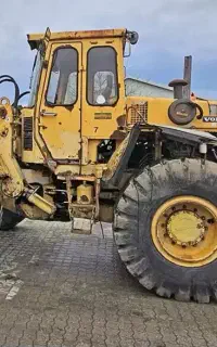 راننده لودر با یک دستگاه لودر جویای کار  هستم