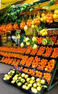 فروشنده میوه فروشی