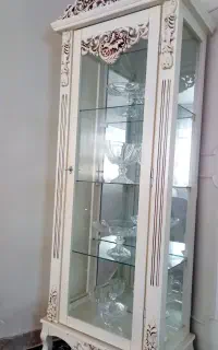 بوفه ساعت ایستاده