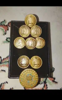دکمه نظامی و نشان قدیمی