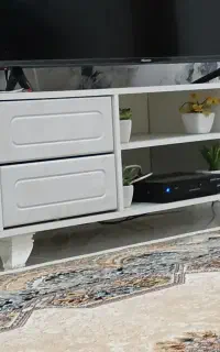 میز تلویزیون نو و دوتخته گلیم فرش