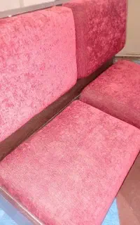 نیمکت پشتی دار
