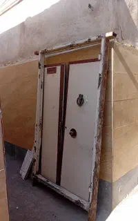 درب قدیمی دست دوم باوزن خیلی سنگین
