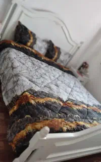تخت دو نفره و میز تلویزیون