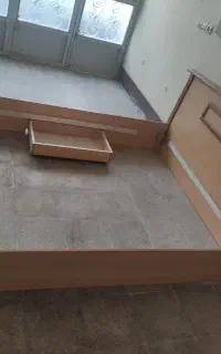 تخت mdf جنس خوب. طول ۲متر عرض ۱/۷۰ به همراه یک کشو