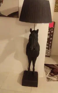 مجسمه اسب آباژور