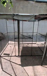 قفس آهنی بزرگ