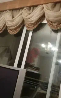 پرده به همراه قاب چوبی و والان