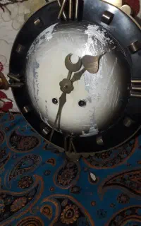 یک ساعت قدیمی..  کوکی  ..