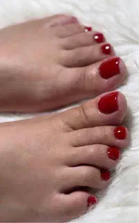 خدمات کاشت ناخن دست و پا با بهترین متریال