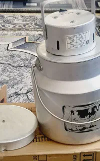 یه عدد دستگاه برقی دوغ زنی