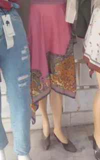 مانکن پا و چوب لباسی