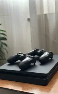 Ps4 slim یک ترا، دو دسته