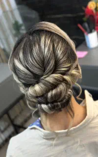 خدمات vip میکاپ و شنیون در شهرکرد