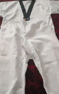 لباس تکواندو در دو سایز