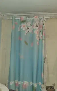 یک جفت میله پرده و پرده