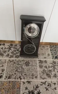 ساعت دیواری نو خیلی کم استفاده شده است