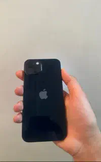 آیفون ۱۳ نرمال در حد نو