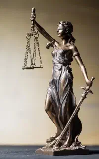 وکیل پایه یک دادگستری(مشاوره اولیه رایگان)