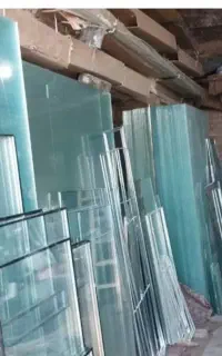 نصب انواع شیشه ساده ودو جداره وکار در محل