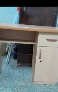 میز تحریر سالم بدون شکستگی در حد نو .