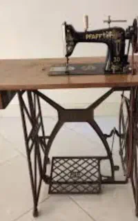 دوعدد چرخ خیاطی قدیمی