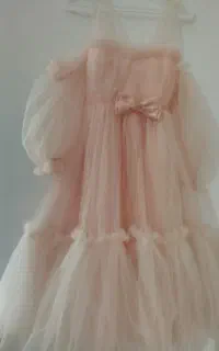 یک عدد لباس مجلسی دخترانه