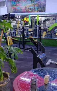 مربی بدنسازی و مربی یوگا خانم