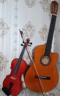 گیتار کلاسیکYAMAHAمدل C80و ویولن FENDERمدلMARTINI