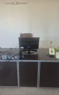 منشی خانم  با روابط عمومی
