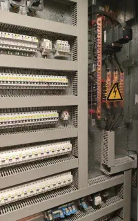 برقکار،برق کار ساختمان صنعتی تابلوبرق پی ال سیPLC