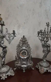 ساعت و شمعدان