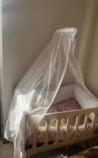 تخت کنار مادر گهواره ای