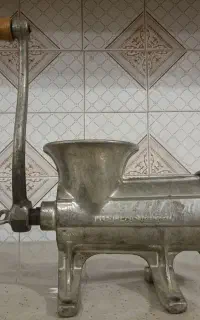 چرخ گوشت قدیمی دستی سایز ۲۲