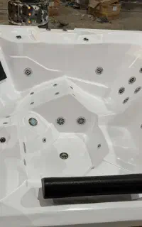 جکوزی اسپای ۵ نفره با ۵۲ عدد جت و سیستم تصفیه