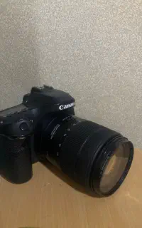 دوربین canon 80d با لنز 18-135 usm