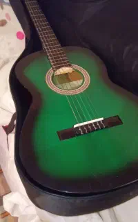 گیتار استفاده  نشده و نو