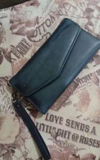 یه سری مدارک و کیف قهوه ای به اسم رستمی گمشده