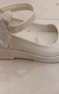 کفش و لباس بچه