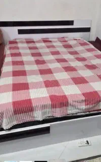 تخت دونفره دارای دو کشو بزرگ